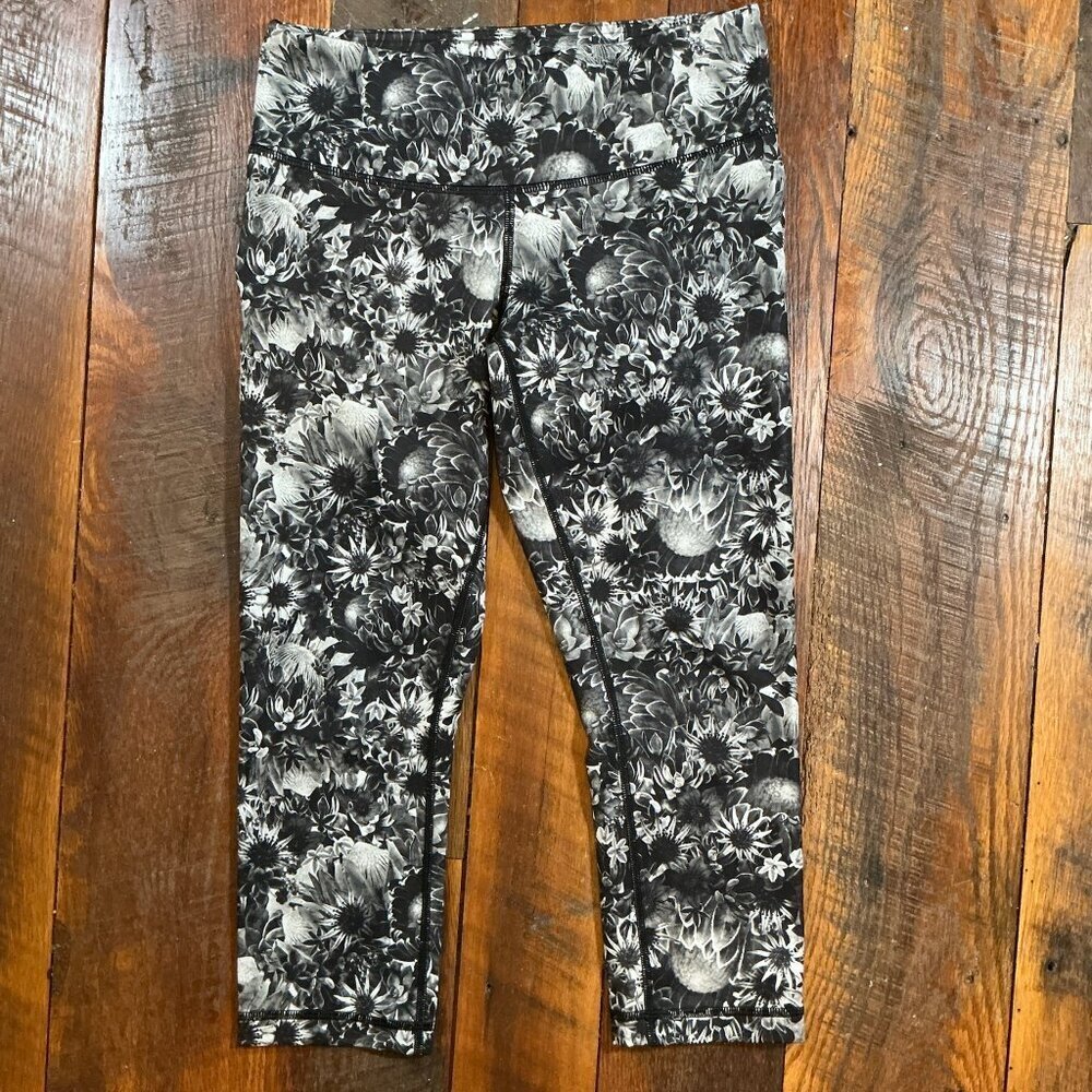 Lululemon Black White Floral Print Wunder Under Leggings Size 6